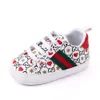 Scarpe da culla Neonato Ragazzi Ragazze Heart Star Primi camminatori Scarpe da culla Scarpe da ginnastica in PU con lacci per bambini Sneakers Prewalker