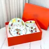 O desenhador de luxo Dinnerware inclui placa de prato e copo dos desenhos animados dos desenhos animados conjuntos de crianças com material de alta qualidade 4 peças para conjunto e caixa de presente Presentes de festivais