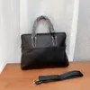 Cartella premium da uomo in pelle bovina primo strato Borsa per laptop leggera con cerniera Colore nero Design semplice Tasca scozzese Tracolla larga Tracolla