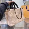 女性のハンドバッグ女性ダウンショッピングファッショントートバッグオールドフラワーシングルショルダーデザイナースタイルバッグ財布レディースハンドバッグ女性