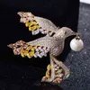 Fågel med pärla AAA Cubic Zircon Eagle Mäns och Kvinnors Animal Broschjacka Tillbehör