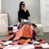 Kaszmirowy koc projektanta wysokiej jakości moda luksusowe koce nadrukowane litery Casual klasyczny jedwabny dywan wyposażenie domu Couverture Box