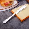 Épandeur à beurre multi-usage avec couteau à beurre en acier inoxydable Fentes de déchiquetage à bord dentelé Facile à tenir pour la confiture de fromage au beurre de pain DH9568