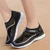 2019 Sommar mesh Andas uppströms Aqua Skor Slip-On Flat Water Beach Sandaler Swimming Socks Sea Surfing Tofflor Y0717