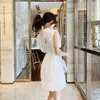 Frühling weißes Spitzenkleid Frau ärmellose Rüschen schicke Modeparty weibliche hohe Taille Kleidung Sommerkleider 210603