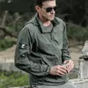 Jaquetas masculinas 2022 Impermeável a água rápida de pele tática masculino Proteção solar Windbreakers finos sólidos jaqueta à prova de vento militar homens