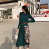Robes décontractées 2022 L'hiver Femmes Coton Robe plissée à manches longues O-Cou Vintage Mode coréenne Fête élégante Sexy Maxi Vêtements