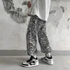 Pantaloni casual con motivo zebrato a stampa intera Pantaloni hip-hop a nove punte allentati coreani stile primavera e autunno da uomo