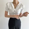 Korejpaa Kvinnor T-shirt Korea Retro V-Neckmetall Enkelt Buckle Waist Slim Bubble Kortärmad Knitwear Mångsidig Topp 210526