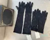 Czarne rękawiczki tiulowe dla kobiet projektantki listy damskie Drukuj haftowane koronkowe rękawiczki do jazdy dla kobiet ins moda cienki giełda 87770929