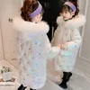 秋の冬の子供の女の子の服ロングジャケットのファックス毛皮の子供コートスノースーツの上着スリーブフード付き服211027