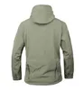 Pelle Soft Shell Giacca tattica militare da uomo Giacca a vento impermeabile Cappotto invernale caldo Camouflage con cappuccio Camo Abbigliamento militare 2201126848345