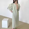 Korejpaa Femmes Robe Coréenne Mode Chic Été Français Tempérament O-cou Fold Design Lâche Couleur Solide Longue Fente Robe 210526