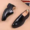 Männer Casual Business Hochzeit Formale Kleider Weiche Leder Brogue-Schuhe Slip-on Lazy Shoe Geschnitzte Bullock Atmungsaktive Müßiggänger Zapatos