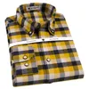 メンズカジュアルブラシのチェッカーフランネルシャツ長袖標準フィット快適な柔らかい濃い暖かいボタンダウンシャツ210506