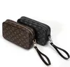Handväska kvinnor Luxurys designers väskor avslappnad resor stor kapacitet koppling kuvert pu material mode plånbok