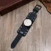 Äkta läderpekare klocka för män Armband Kvinnor Male Bangles Wide Belt Strap Punk Vintage Retro Boho Present Smycken Armbandsur
