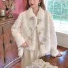 Zima Białe Faux Fur Coats Kobiety Eleganckie Grube Ciepłe Miękkie Futrzane Kurtka Kobieta Koreański Styl Horn Button Outwear Odzież 211220