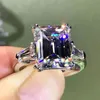 Luxo esmeralda corte 4ct laboratório anel de diamante 100% original 925 prata esterlina noivado anéis de banda de casamento para mulheres jóias de noiva 2824