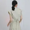 DEAT Women Khaki Bandage Yellow Hollow Out Blouse New V-collar sleeveless sexy Shirt Fashion Spring Summer 1X88107 210428