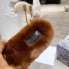 2021デザイナーファッション女性スライド冬ふわふわの毛皮の毛皮の暖かい快適なファジィガールフリップフロップサイズ34-40