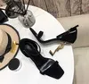 Vår och sommar mode Kvinnors högklackade sandaler Sexiga patentläder Brev Heel Straight Belt Kvinnor Skor Bankettfärg Ljus Stor Storlek 34-41