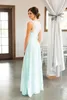 2021 Mint Green Lace Country Bridesmaids Dresses Long Sheer Jewel Neck Chiffon Bröllop Gästklänning Golvlängd Billiga Maid of Honor Gowns