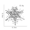Znakomity srebrny kolor Śliczny płatek śniegu broszka żeńska kryształowy kryształ krążkowy stanik lapowy koszulka sukienka biżuteria odzież akcesoria piny Brooc