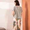 Летние женщины V-образным вырезом Листья напечатаны Pajamas Установить дамы комфорт Простой стиль Соли Свободные мягкие повседневные Носить домашнюю одежду 210809