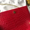 Designer Luxury handväskor med kedjelager axelväskor crossbody hasp up liten metallisk röd läder handväska kvinnor festpåse toppkvalitet