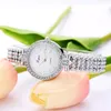 Montres-bracelets à la mode exquise échelle montre dames Simple Compact alliage luxe Quartz femmes montres Zegarki Damskie
