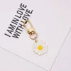 Dayoff Kawaii Geel Wit Daisy Flowers Chain voor Emaille Bloem Charm Chain Women Girls Sleutelhanger K154