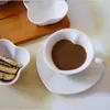 أكواب النمط الأوروبي السيراميك يتوهم كأس القهوة على شكل قلب ومجموعة الصحن النقي الأبيض فاصلة الشاي الأواني الإبداعية