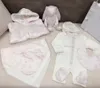 Toddler Bebek Romper Set Bebek Tasarımcıları Yenidoğan Tulum Uzun Kollu Pijama Sürprizler Kıyafetler Çocuk Kız Kısa Kollu Tulum61312