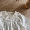 Koreansk stil tjejer mode all-match tilt krage vit långärmad docka blouses ren bomull casual toppar 210708