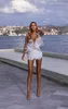 Białe pióro 2021 Tassel Sukienki koktajlowe Frezowanie Kryształowe krótkie sukienki na bal mat