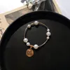 Personlighet Elastie Rope Hip Hop Vintage Gold Coin Charm Armband Imitation Pearl Trendy Jewelry for Women Girl Bangle