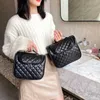 Woman Bags Fashion Plaid Handbags Trendy Cosmetic Bag Girls MakeUp Box Beauty Storage Large Pouch Designer Black Wash Bag 211009