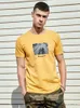 Kuegou märke sommarprodukt män karaktärer tryckt mode t-shirt ins stil rund krage kort ärm t-shirt ut-09328 210524