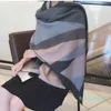 マッチングカラー女性スカーフエアコン室厚い暖かいカシミヤショールデュアルユースハンドバッグ