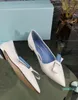 Moda Bela Bow Luxury Designer Sapatos femininos Blue Branco Branco Vestido de noiva de tamanho grande de 2 cm