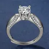 Japon et Corée du Sud Nouvelle bague Mozanstone S925 en argent plaqué platine Bague de proposition de mariage en diamant micro incrusté à quatre griffes