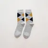 Meias masculinas 1Pair Rhombus Pattern Cotton College Style Sock confortável para o homem Mantenha quente Mid Tube Autumn Winter Recomendicmen's