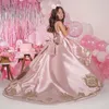 Roze kralen baljurk meisjes pageant jurken spaghetti bandjes prinses bloem meisje jurk lovertjes satijn geappliceerde eerste communie jassen