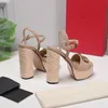 2021 Super Heel Womens Sandaler Mode Läder Unik Designer Bankett Klänning Bröllop Klänningar Sexig Halm Hamp Rope Brev Högklackat 7 färger 13 cm