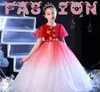 2021 Söt blomma flicka klänningar vit röd appliqued pärlstav Feather Girl Pagant Gown Cascading Ruffle Sweep Train Custom Gjorda Födelsedagklänningar