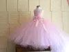 Flickans klänningar posh dröm rosa blomma tjejer bröllopsklänning med långa tågbälte barn födelsedagsfest tutu kläder