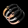 Designer de luxe européen et américain Bangle France Marque Designers Titane acier Black Bangles lettre d'explosion 3 Couleurs diamant amour bracelet Prix de gros