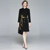 ファッションデザイナードレス春秋の女性のドレススタンド襟の刺繍エレガントなエンターメンテンドスリム非対称ドレス210603