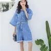 Mode Kvinnor Denim Playsuits Kvinna Lösa Overaller 2021 Vår Sommar Jeans Shorts Slim Sashes Casual Light Blue Big Storlek Kvinnors Jumpsuits